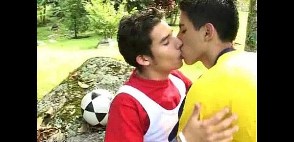  Twinky soccer player fucks his gay friend’s butt